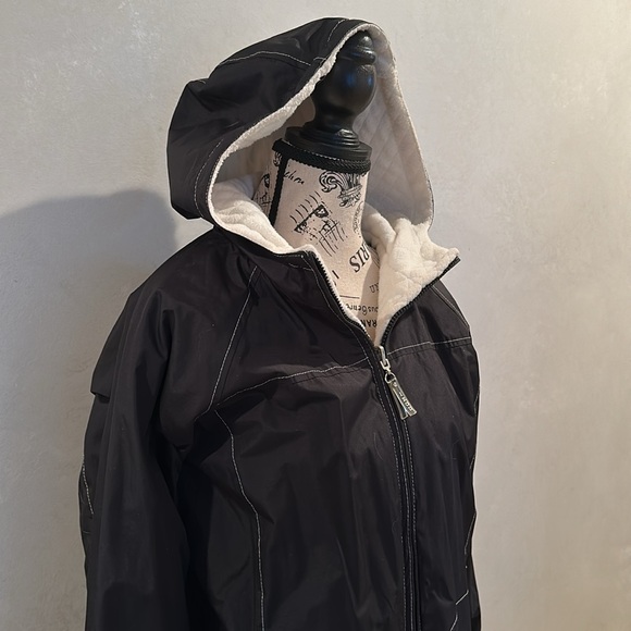 Reversible weatherproof jacket - Picture 3 of 10
